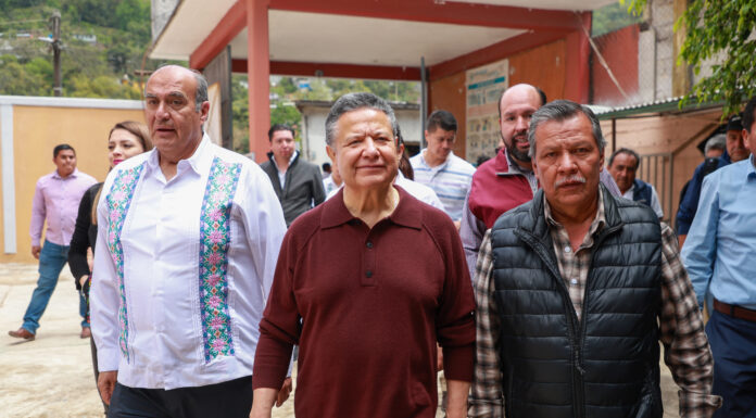 Julio Menchaca fortalece el sistema educativo y la infraestructura pública de Chapulhuacán