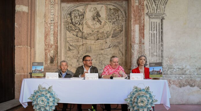 El presidente municipal de Ixmiquilpan, presenta libro histórico del municipio