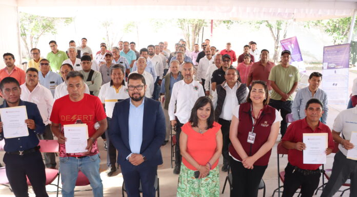 Entrega de Constancias a 75 personas operadoras de transporte público