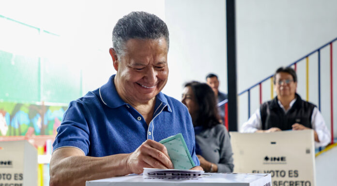 Participa el gobernador de Hidalgo en jornada electoral