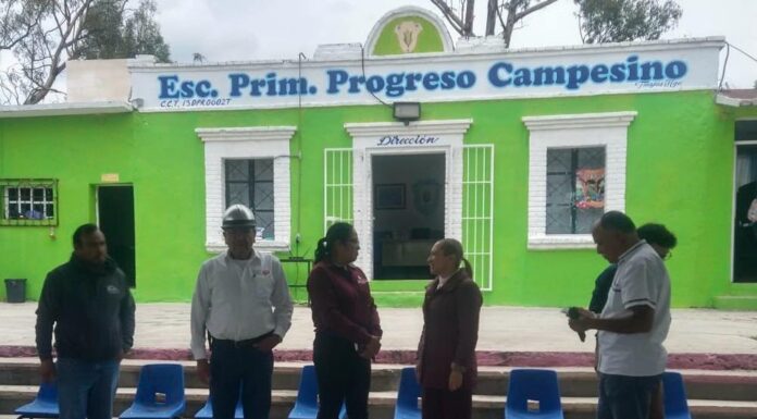 Gobierno Municipal de Tepeji del Río Dona Cisterna de Agua Potable a Escuela Primaria en Tinajas