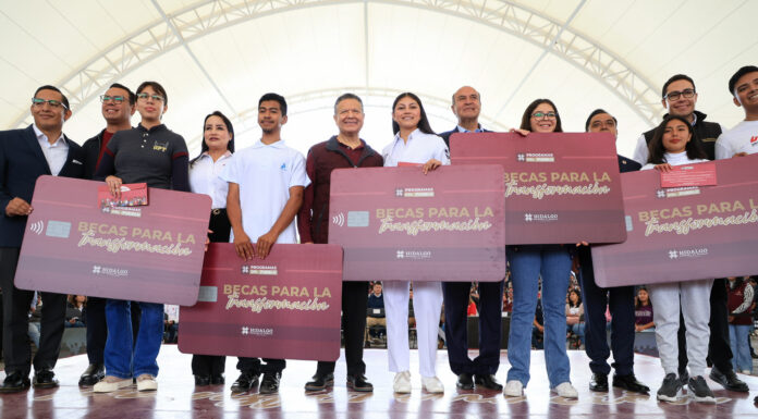 Gobierno de Hidalgo beca a más de 17 mil universitarios