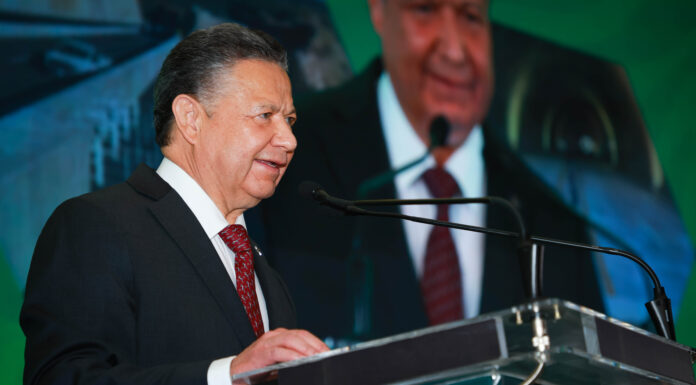 Julio Menchaca impulsa alianzas estratégicas en el XIV Seminario de Ingeniería Vial 2025