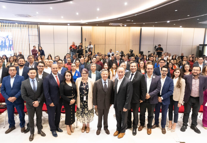 Copia de Copia de 05 AGOSTO 2025 GOBERNADOR DIPLOMADO ACADEMIA TRANSFORMACION Y FIRMA DE CONVENIO ANAHUAC-13