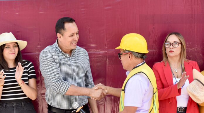 Cristhian Martínez inaugura la calle Tula en San Miguel Vindhó, estuvo abandonada cinco años.