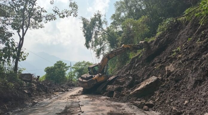 Abren 231 caminos y entregan más de 100 mil despensas