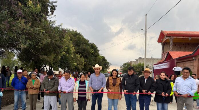 Gobierno de Tula entrega resultados palpables en Julián Villagrán: más calles, luminarias y apoyo educativo
