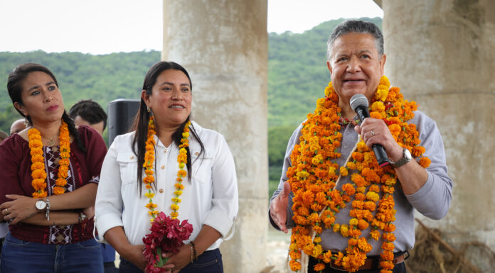 Julio Menchaca recorre comunidades afectadas de la Huasteca hidalguense