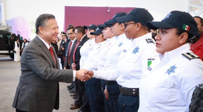 Julio Menchaca refuerza la seguridad y reconoce a policías de Hidalgo