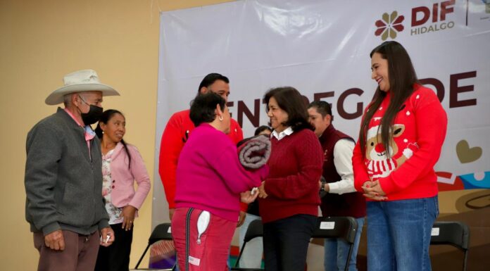 Inicia DIF Hidalgo entrega de cobijas para esta temporada invernal