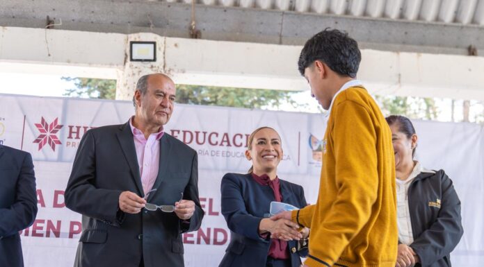 Refuerzan la Educación en Hidalgo: Entregaron Miles de Lentes a Estudiantes de Tepeji del Río y Atotonilco