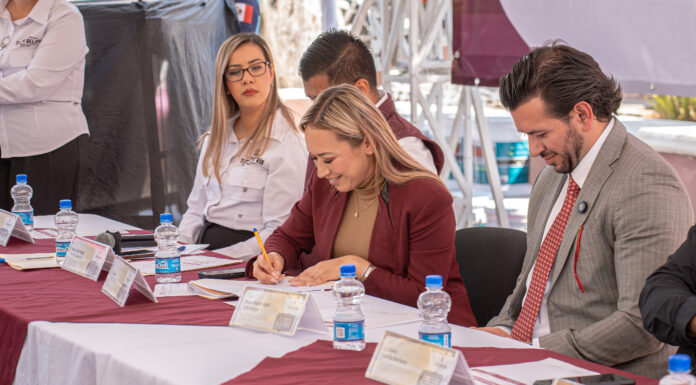 En sesión publica ordinaria del COPLADEM, Tania Valdez Cuellar y Miguel Tello entregan apoyos educativos