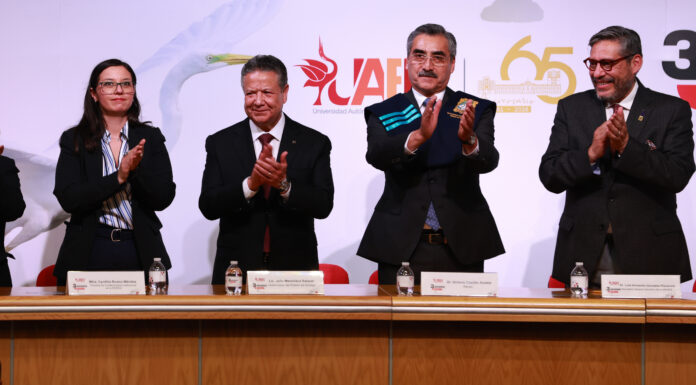 Reafirma Julio Menchaca compromiso con la educación, durante informe de la UAEH