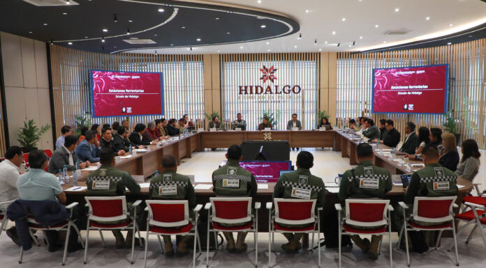 Menchaca Salazar revisa avances del tren AIFA-Pachuca