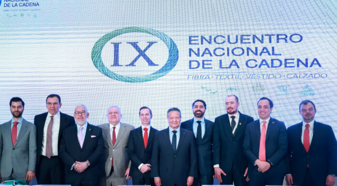 Julio Menchaca cobija a la cadena Fibra-Textil-Vestido-Calzado