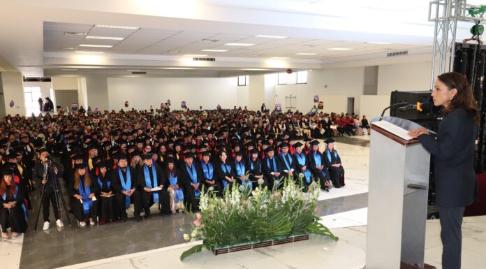 Egresan 940 nuevos profesionales de la UTTT; celebran ceremonia de titulación