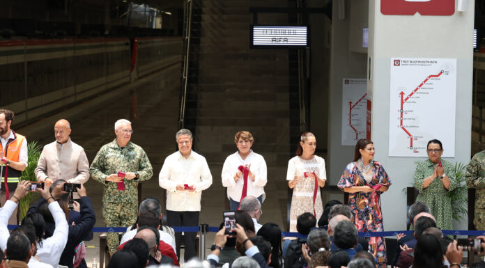 Julio Menchaca acompaña la inauguración del tren Buenavista–AIFA