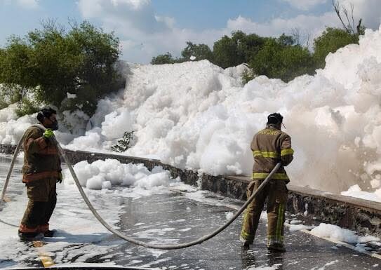 La guerra de espuma: cuando los desechos que ignoramos regresan a recordarnos su peso