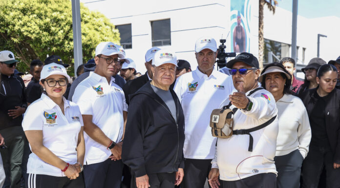 Menchaca entrega Ciudad Deportiva