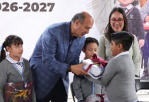 Gobierno de Hidalgo entrega uniformes, útiles y calzado a estudiantes de Tula-Tepeji