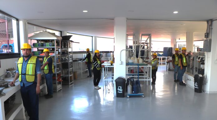 Con tecnología y ciencia, la Contraloría verifica calidad de materiales de la obra pública